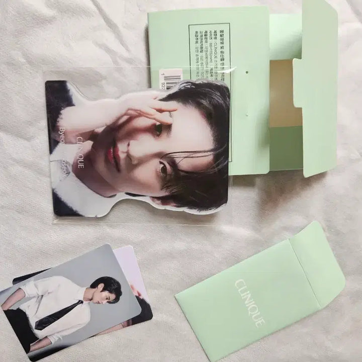 [BUNJANG] Byun Woo-seok Clinique Mirror and 1st Generation Photocard / 변우석 크리니크 거울과 1차 포카