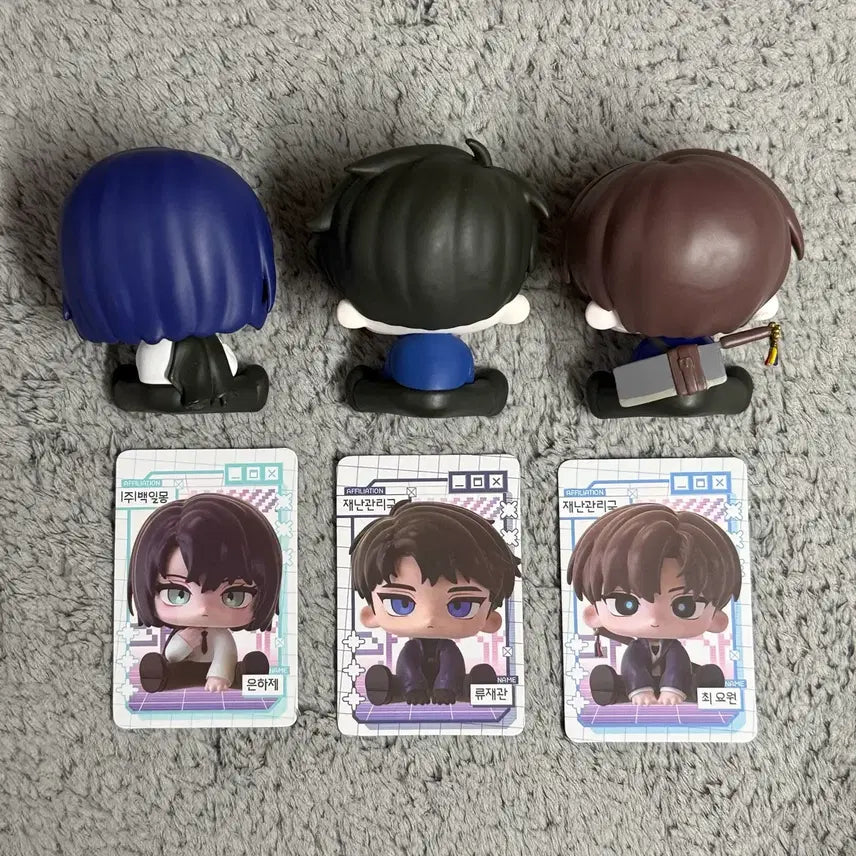 [BUNJANG] Gwedam Chulgeun Seated Figure Set (Choi Yo Won, Ryu Jae Gwan, Eun Ha Je) Bundle Set / 괴출 괴담출근 모두 앉아 피규어(최요원,류재관,은하제) 일괄 판매