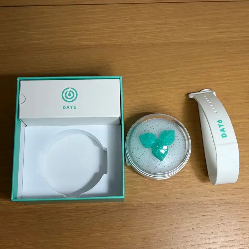 [BUNJANG] DAY6 Official Lightstick Ver.3 (Made Watch) / DAY6 공식 응원봉 ver.3 (마데워치)