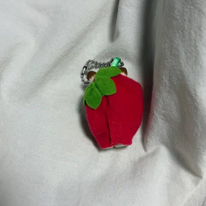 [BUNJANG] Sylvanian Families Strawberry Rabbit Charm (Unsealed) / 실바니안 딸기 토키 키링 1.5만 (개봉)