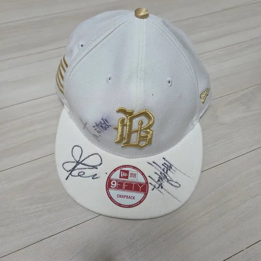 [BUNJANG] BIGBANG Signed New Era Baseball Cap / 빅뱅 굿즈 전멤버싸인 뉴에라콜라보 모자(희귀템)