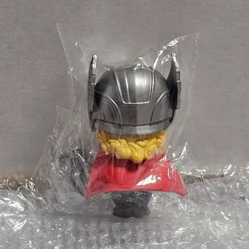 [BUNJANG] Crayon Shin-chan Marvel Thor Mini Figure (Sealed) / 짱구는 못말려 마블 토르 짱구 미니피규어 미개봉품