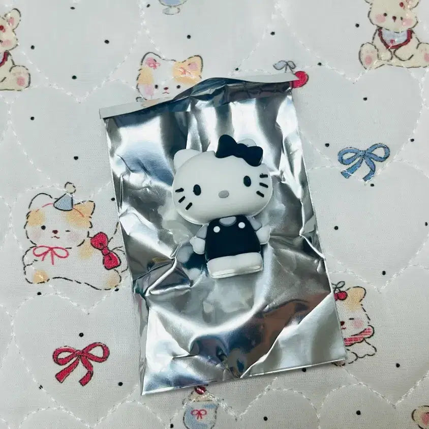 [BUNJANG] Seven Eleven Kitty Greek Yogurt Magnet / 세븐일레븐 키티 그릭요거트 마그넷 판매합니다