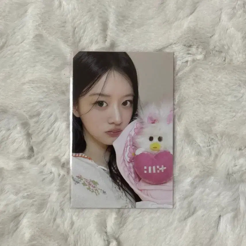 [BUNJANG] ILLIT "Dearly" 2nd Anniversary Lucky Draw Photocard - Minju / 아일릿 ilit 디어릿 오끼 2주년 2기 5만원 위버스샵 특전 부케 민주 포카 양도 판매