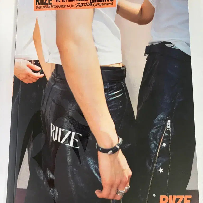 [BUNJANG] RIIZE Rising Photobook Sohee Signed Album (Photocard Excluded) / 라이즈 라이징 포토북 영통 친필 싸인 앨범 소희