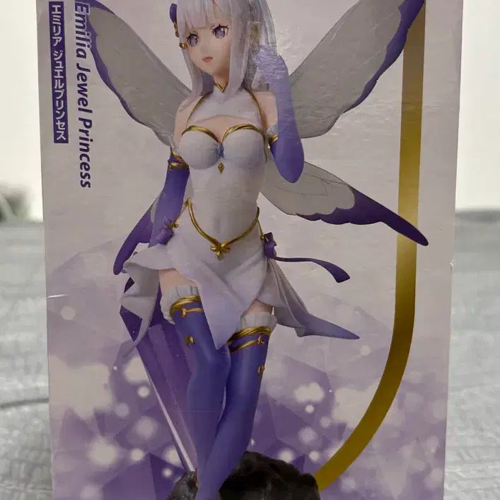 [BUNJANG] Re:Zero Emilia Figure (Sealed) / (미개봉) 리제로 에밀리아 경피 팝니다.