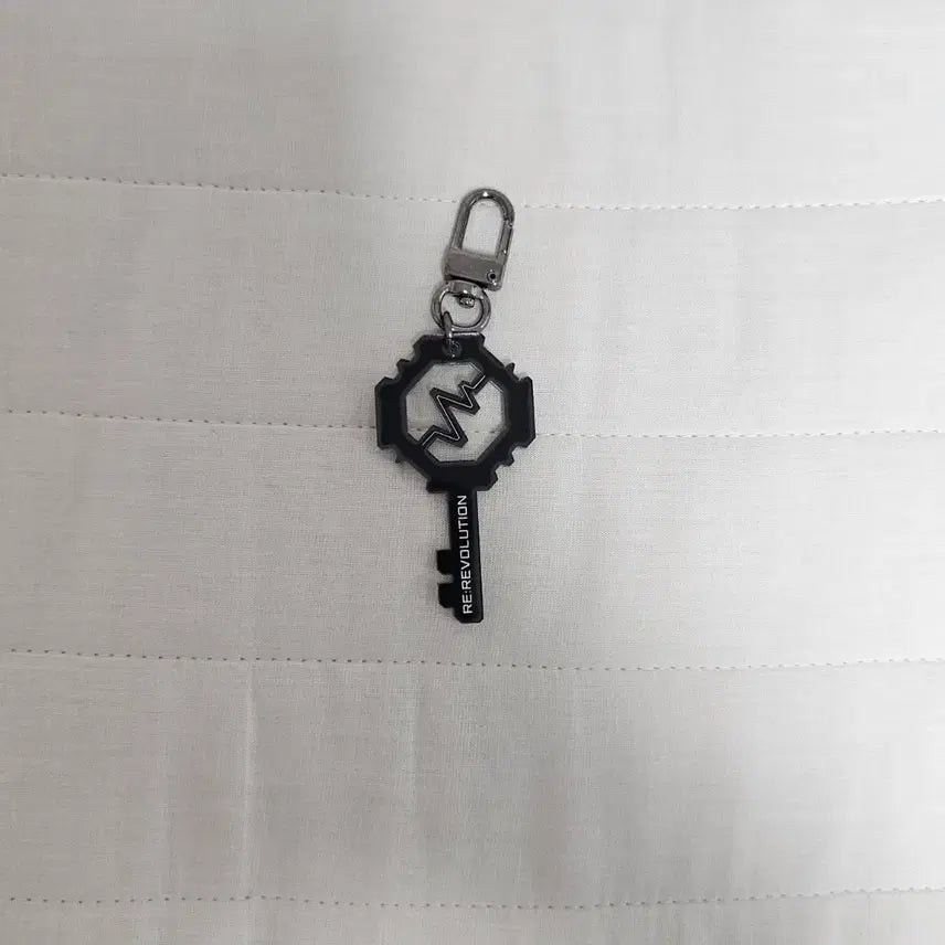 [BUNJANG] Lele Revolution Logo Keychain / 리레볼루션 로고 키링