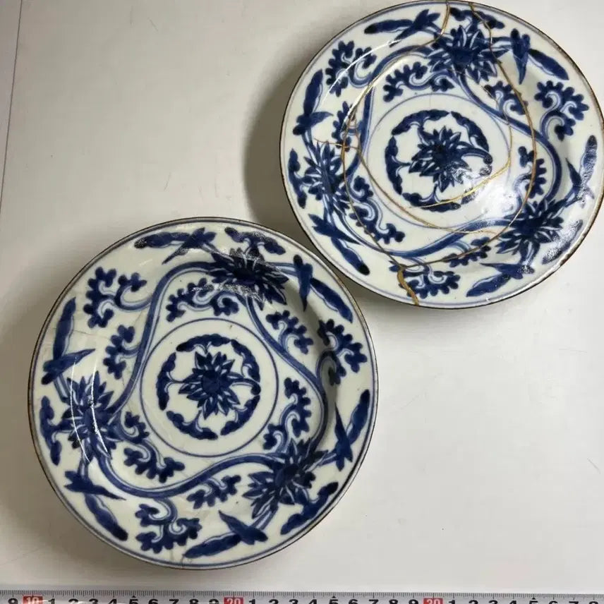 [BUNJANG] Qing Dynasty Blue and White Porcelain Lotus Scroll Pattern Pair of Plates / 청대 청화 연화당초문 쌍접시 중국도자기 골동품 고미술품 수집품