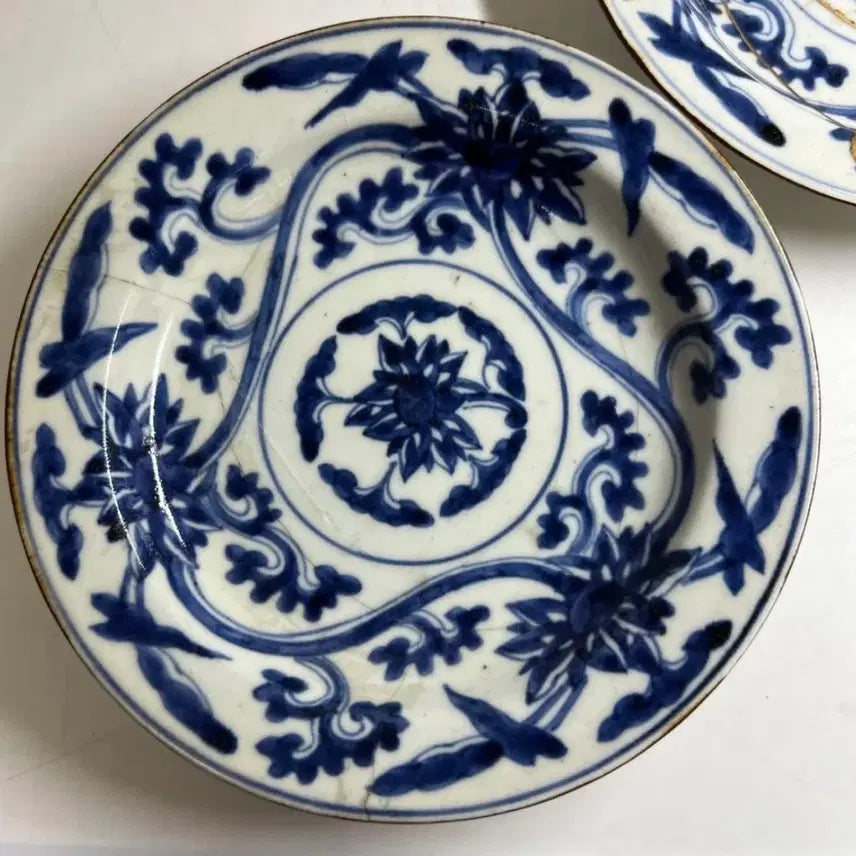 [BUNJANG] Qing Dynasty Blue and White Porcelain Lotus Scroll Pattern Pair of Plates / 청대 청화 연화당초문 쌍접시 중국도자기 골동품 고미술품 수집품