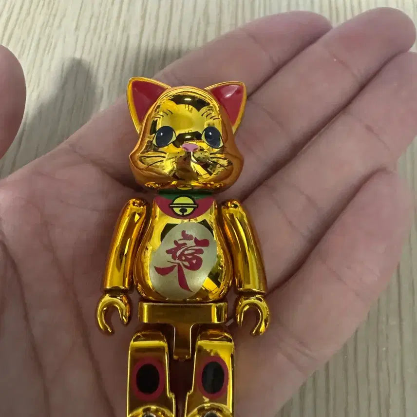 [BUNJANG] Bearbrick Nyabrick Gold 100% Figure / 베어브릭 냐브릭 골드 100프로만 판매합니다