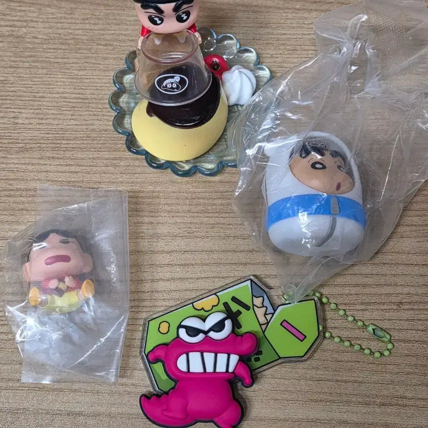 [BUNJANG] Crayon Shin-chan Figure &amp; Keychain Bundle Set / 짱구는 못말려 피규어 키링 일괄