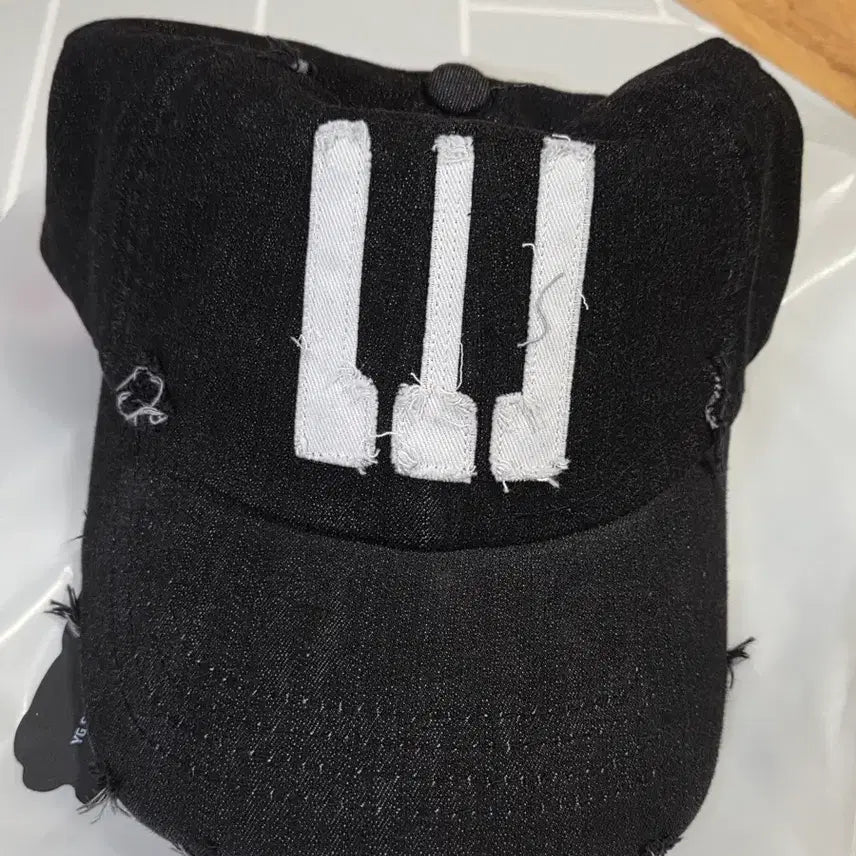 [BUNJANG] Big Bang Piano Hat (Sealed) - Concert Memorabilia / 빅뱅 피아노 모자 미개봉 택O