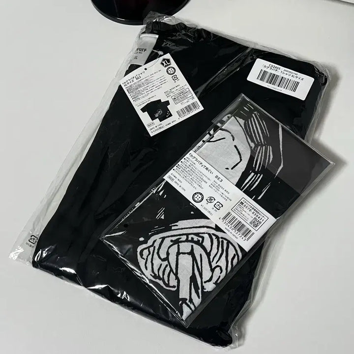 [BUNJANG] Kagurabachi Chihiro Jump Shop T-Shirt and Towel Set (Unsealed) / 카구라바치 치히로 점프샵 티셔츠/타올 굿즈