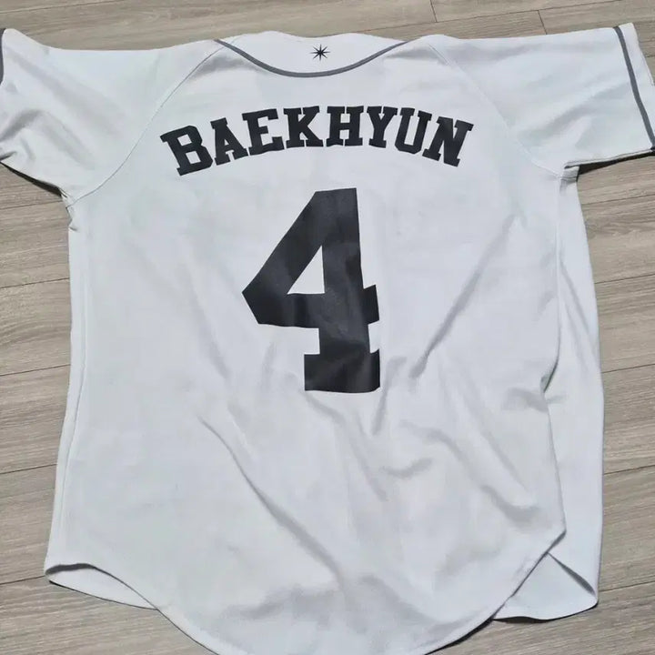 [BUNJANG] Baekhyun EXO PLANET Uniform (Size S) / 백현 구 유니폼 S 사이즈 판매합니다