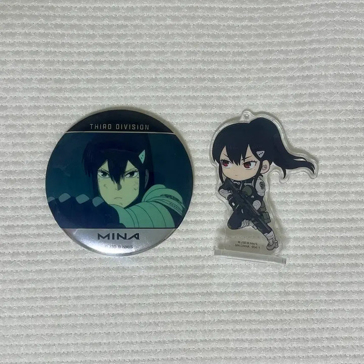 [BUNJANG] Kaiju No. 8 Mina Ashiro Acrylic Stand &amp; Can Badge Bundle Set / 괴수8호 아시로 미나 굿즈 2종(미니아크릴, 캔뱃지)