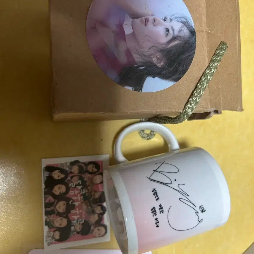 [BUNJANG] Park Bo Young 2019 Fan Meeting Goods Set (Mug Cup, Bookmark, Stickers) / 박보영 팬미팅 2019 굿즈(머그컵, 책갈피, 스티커)