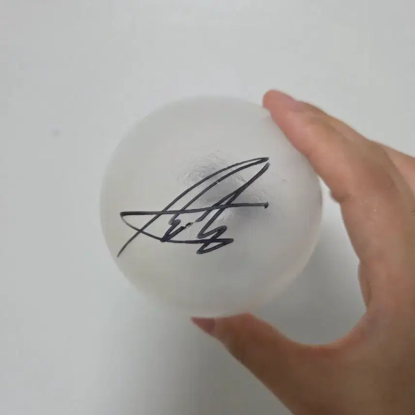 [BUNJANG] RIIZE Anton Signed Ball (2024 Final Fancon) / 라이즈 앤톤 사인볼 판매 (2024 파이널 팬콘)