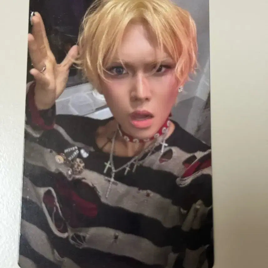 [BUNJANG] EXOLUV UXLXVE Unloved Ver. Hyun Album Photocard / 엑스러브 Xlov 언러브 UXLXVE 현 앨범 포카