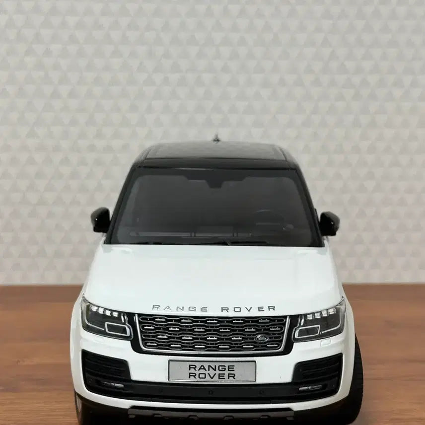 [BUNJANG] LCD 1:18 Range Rover Autobiography SV White / 1:18 LCD 레인지로버 오토바이오그래피 SV 화이트 (BBR,MR,오토아트)