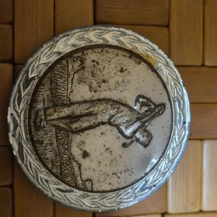 [BUNJANG] Vintage Golf Player Medallion / 빈티지 메달 골프 선수 문양