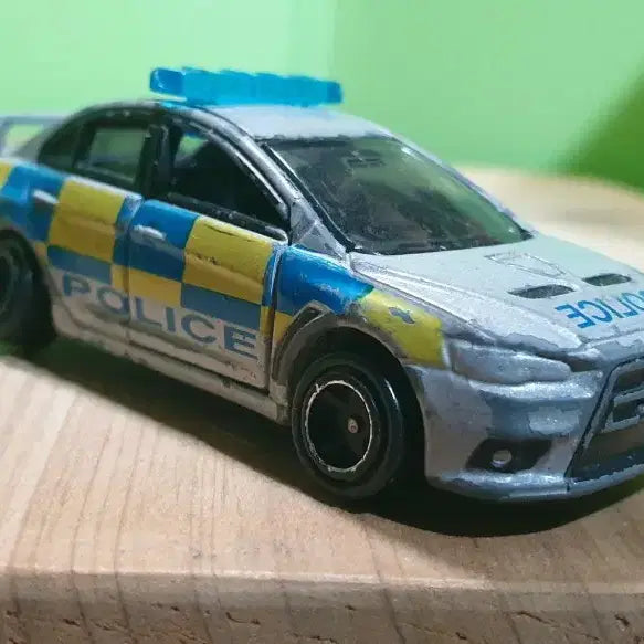 [BUNJANG] Tomica No. 39 Mitsubishi Lancer Evolution X British Police Car / 토미카 No. 39 미쓰비시 랜서 에볼루션 X 영국 경찰차(British Police)