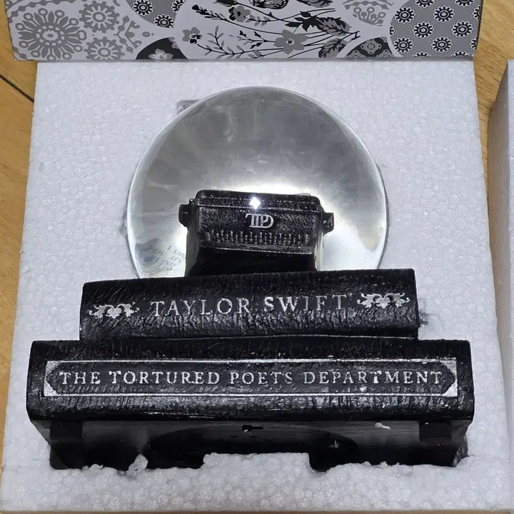 [BUNJANG] Taylor Swift 11th Album TTPD Snow Globe / 테일러 스위프트 11집 TTPD 스노우 글로브 판매합니다