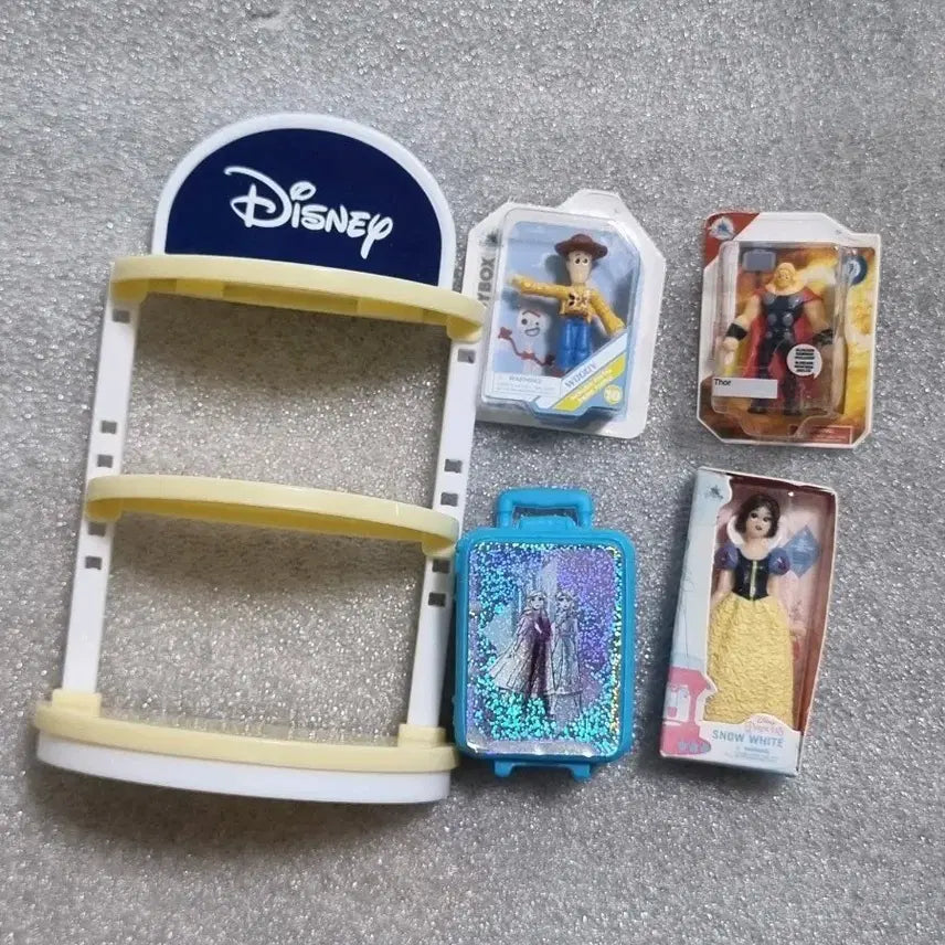[BUNJANG] Disney Mini Brands Mini Figures Set with Mini Carrier and Display Shelf / 디즈니 미니브랜드 미니피규어 세트