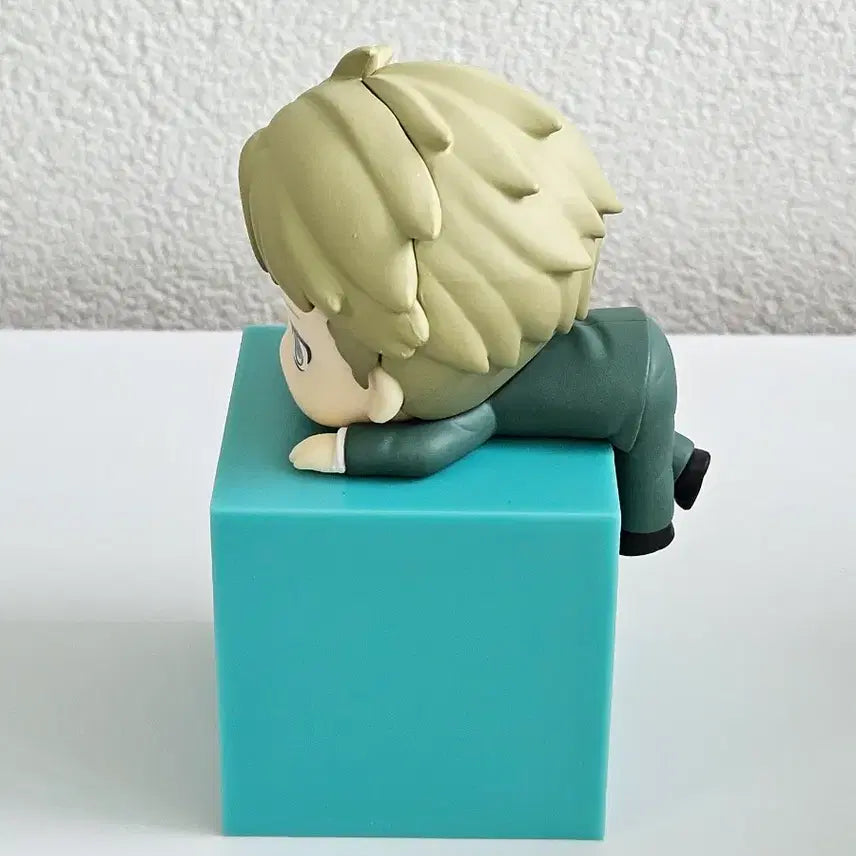 [BUNJANG] Spy x Family Loid "Hikkake" Figure / 스파이패밀리 로이드 힛카케 피규어