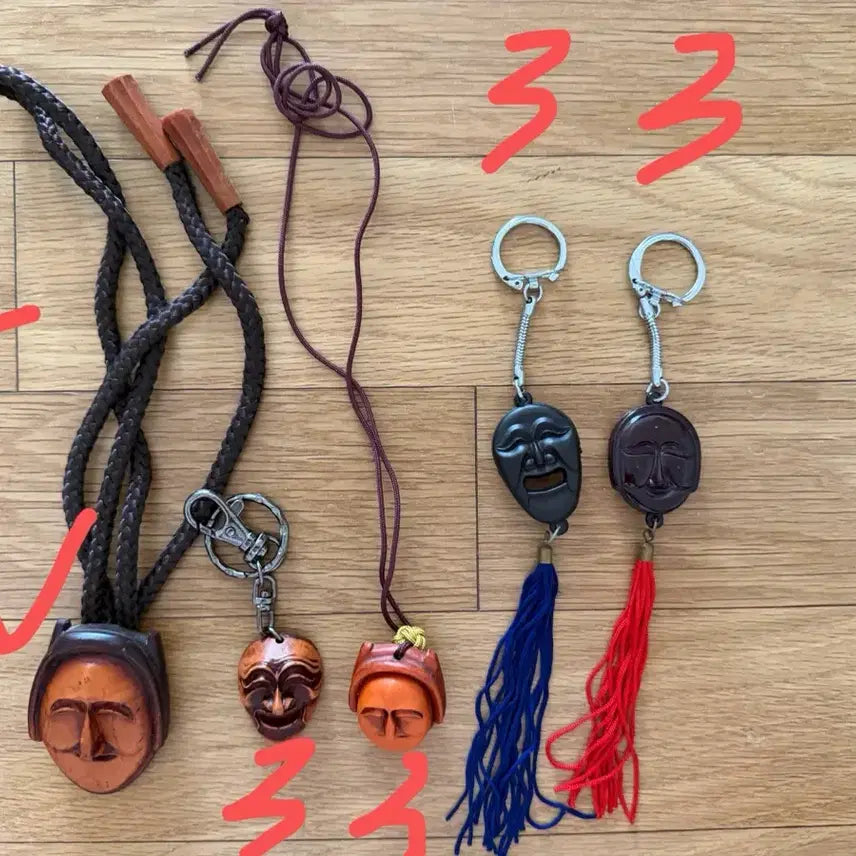 [BUNJANG] Hahoe Mask Keychain and Necklace Set / 하회탈 모양 열쇠고리 목걸이 세트