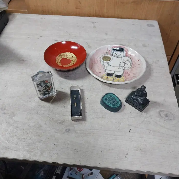 [BUNJANG] Japanese Vintage Collectible Bundle (Wooden Cup, Ink Stone, Paperweight) / 일본 빈티지 목제 잔, 청운 먹, 고야산 금속 기념품 등 일괄