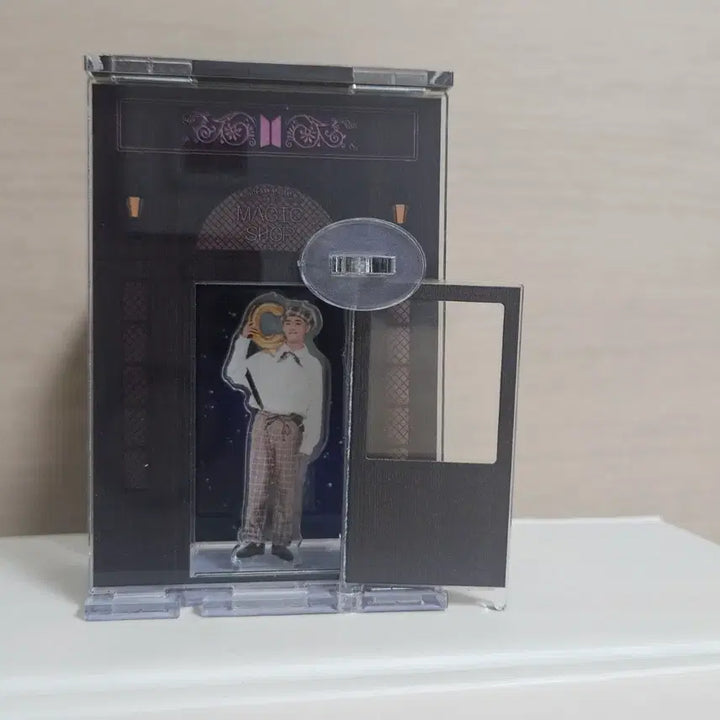 [BUNJANG] BTS V Magic Shop Acrylic Stand / 방탄소년단 매직샵 뷔 아크릴 스탠드