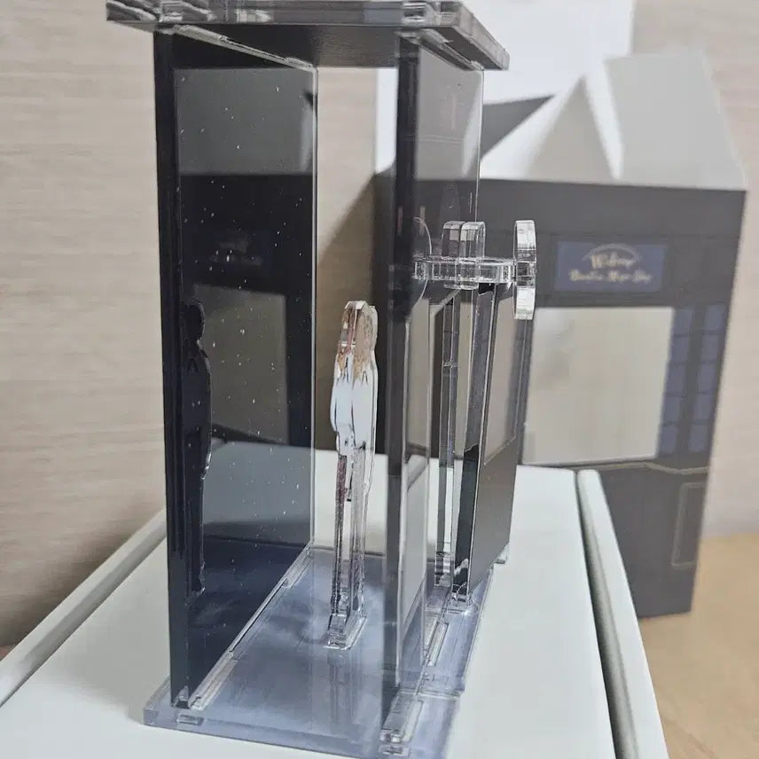 [BUNJANG] BTS V Magic Shop Acrylic Stand / 방탄소년단 매직샵 뷔 아크릴 스탠드