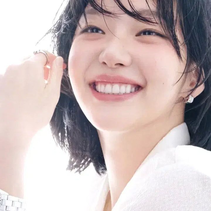 [BUNJANG] Elle Magazine featuring Kim Go Eun (Exhuma, Love in the Big City) / <파묘><대도시의 사랑법>김고은님이 표지모델로 나온 엘르 잡지 양도