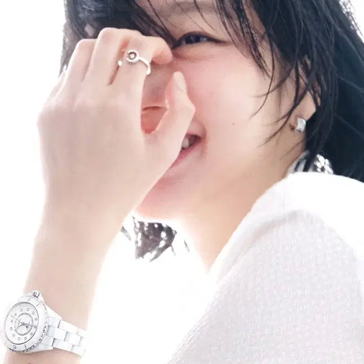 [BUNJANG] Elle Magazine featuring Kim Go Eun (Exhuma, Love in the Big City) / <파묘><대도시의 사랑법>김고은님이 표지모델로 나온 엘르 잡지 양도