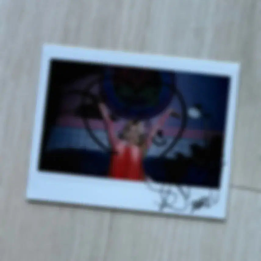 [BUNJANG] Jeon Somi Autographed Polaroid Photo / 전소미 친필 폴라 판매