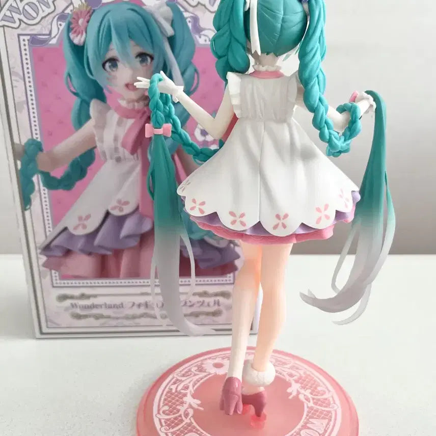 [BUNJANG] Hatsune Miku Wonderland Rapunzel Figure / 하츠네 미쿠 원더랜드 라푼젤 피규어