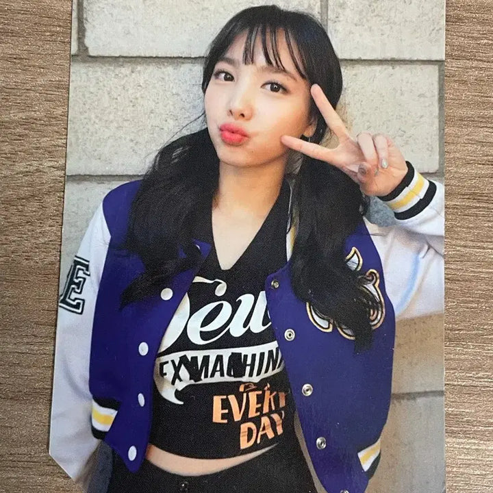 [BUNJANG] Twice Page Two Nayeon Photocard / 트와이스 page two 나연 포카