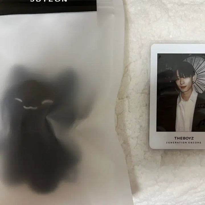 [BUNJANG] The Boyz Juyeon Sealed Official Doll / 더보이즈 주연 미개봉 공식 인형+ 포카 양도합니다