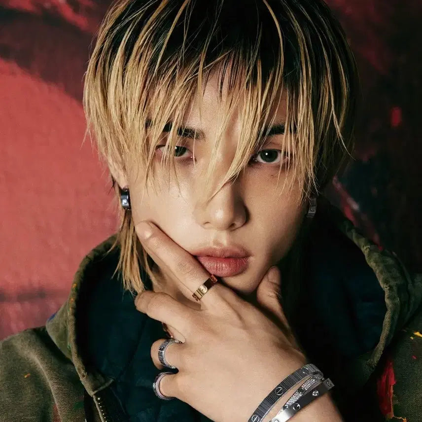 [BUNJANG] Stray Kids Hyunjin Esquire Magazine Photoshoot / (마지막 한권, 새상품) 스트레이키즈 현진님 화보가 나온 에스콰이어잡지 양도합니다
