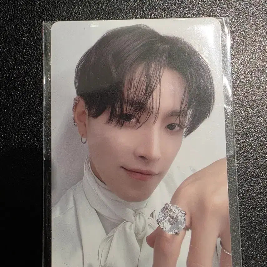 [BUNJANG] ATEEZ Aniteez Deja Vu Photocard POB / 에이티즈 애니티즈 데자부 포카 5만원 특전
