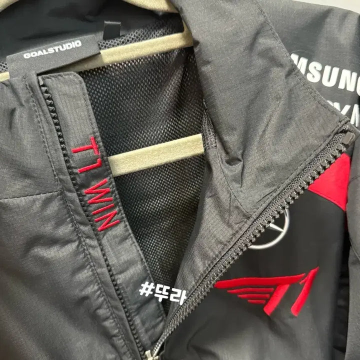 [BUNJANG] T1 2024 Spring LCK Uniform Jacket Black / T1 2024 스프링 LCK 유니폼 자켓 블랙 S
