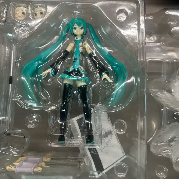 [BUNJANG] Good Smile Company Figma Hatsune Miku 2.0 Figure / figma200 하츠네미쿠 2.0 피규어