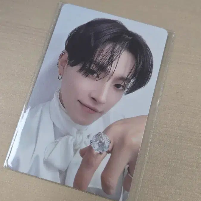 [BUNJANG] ATEEZ In a Dream Hongjoong Photocard / 애니티즈 인 데자부 에이티즈 홍중 5만원구매특전포카