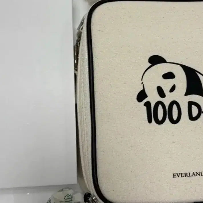 [BUNJANG] Ruihui 100 Days Celebration Towel with Panda Pouch / 루이후이 희귀템 100일수건