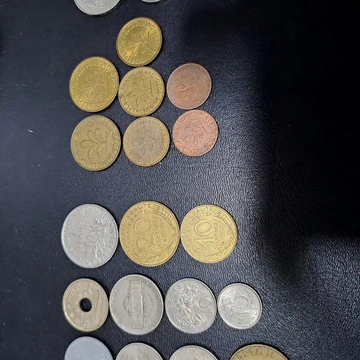 [BUNJANG] World Coin Collection in Glass Jar / 세계동전들과 유리병