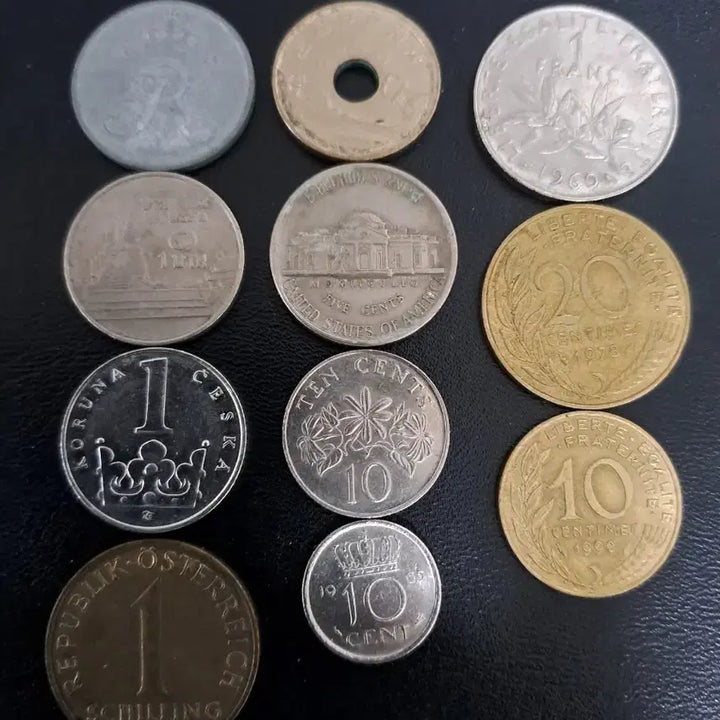 [BUNJANG] World Coin Collection in Glass Jar / 세계동전들과 유리병