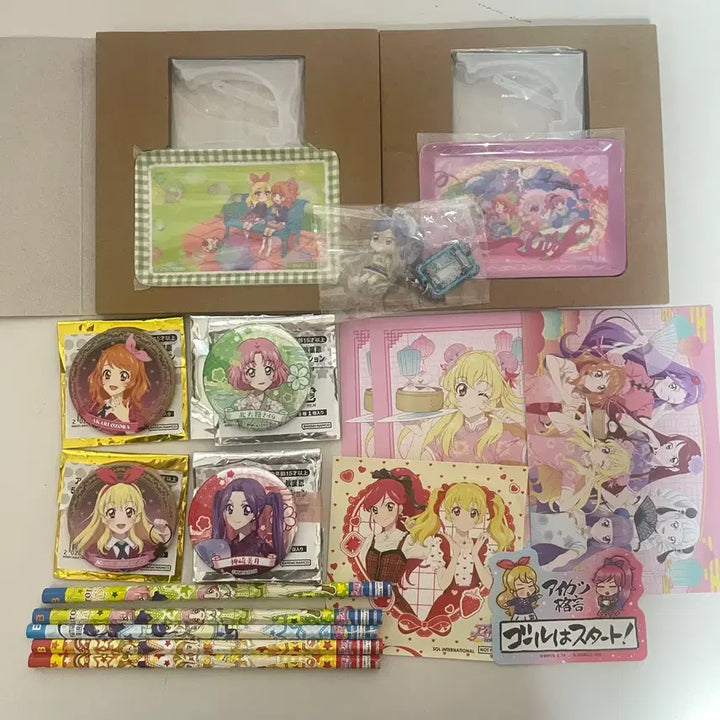 [BUNJANG] Aikatsu! Goods Bundle Set: Gacha Can Badge, Sticker, Postcard, Pencil / [일괄]아이카츠 굿즈 가챠캔뱃지스티커엽서연필고전티켓아크릴