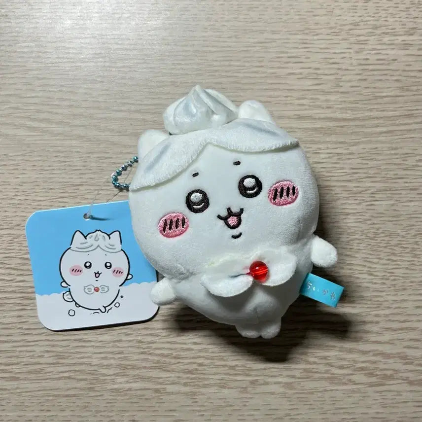 [BUNJANG] Chiikawa Birthday Whipping Cream Mascot Plush (Hachiware) / [새상품] 먼작귀 치이카와 생일 휘핑 크림 마스코트 인형(하치와레)