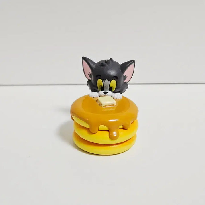 [BUNJANG] Tom and Jerry Bandai Mogumogu Hide-and-Seek Gacha Tom, Jerry, Tuffy Figures Set / 톰과제리 반다이 모구모구 숨바꼭질 가챠 톰 제리 터피 피규어 3종 일괄