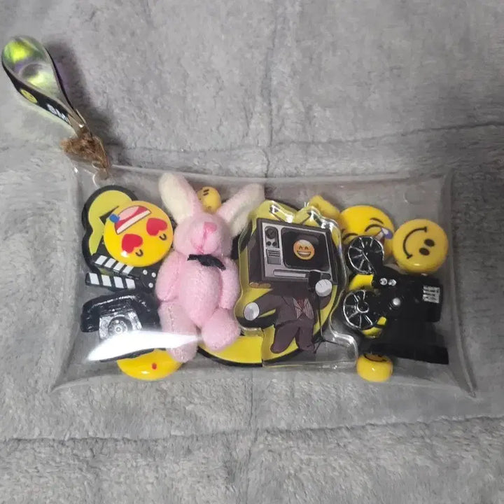 [BUNJANG] Line Friends Brown Ghost Commute Gacha Pouch Corotto / 괴담출근 브라운 가챠 파우치 코롯토